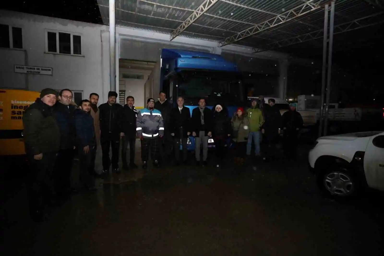 İnegöl Belediyesi yemek tırı deprem bölgesine hareket etti