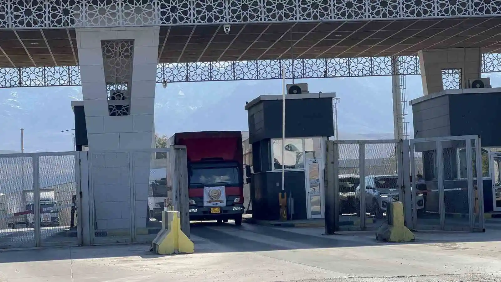 Irak Kürdistan Bölgesel Yönetimi’nden depremzedelere yardımlar gelmeye devam ediyor