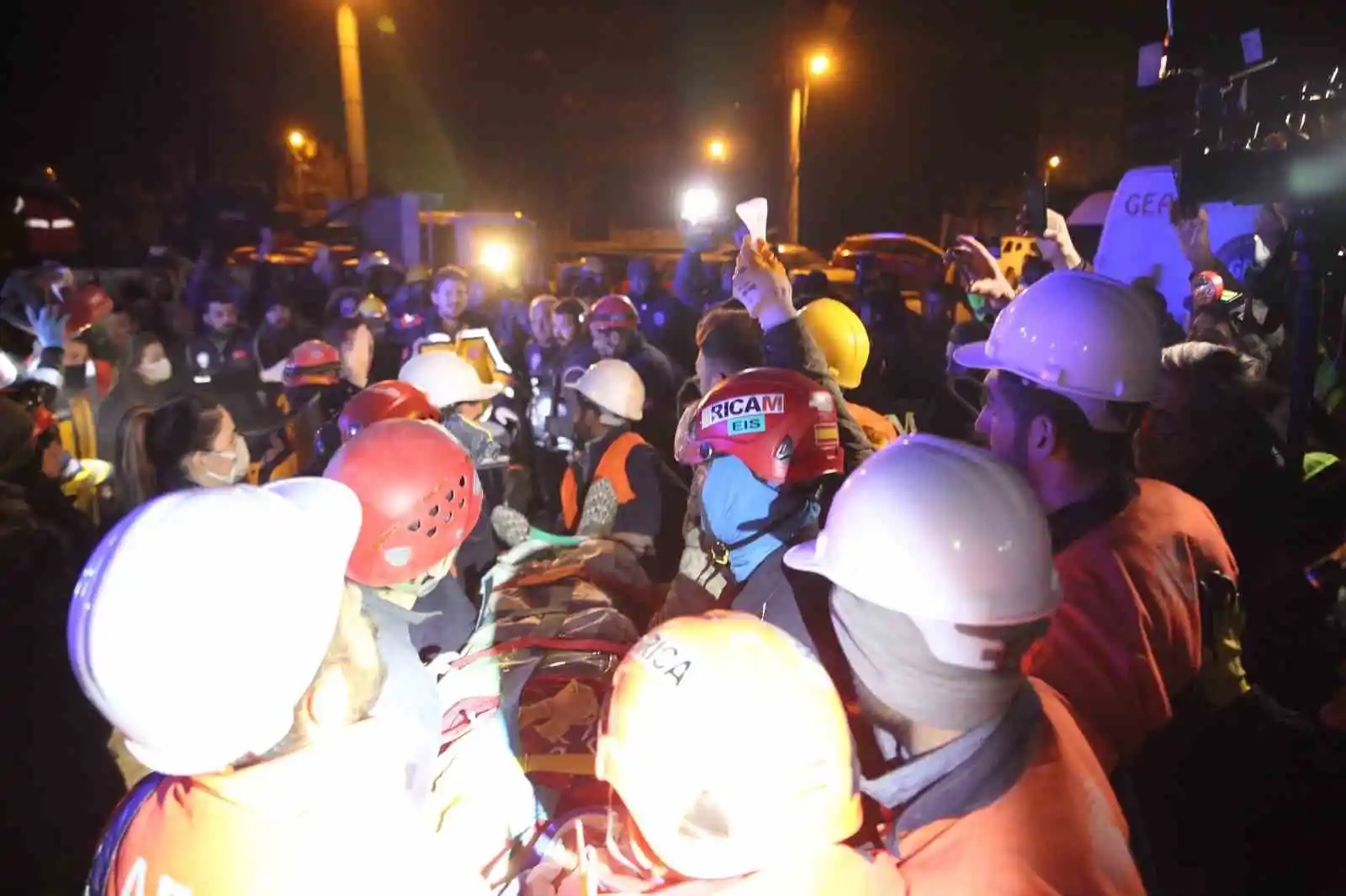 İskenderun’dan 161’inci saatte güzel haber: 50 yaşındaki kadın kurtarıldı