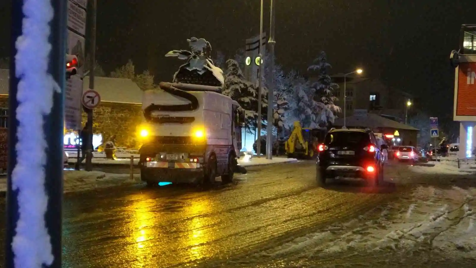 Isparta beyaza büründü, karın tadını vatandaşlar kar topu oynayarak çıkardı
