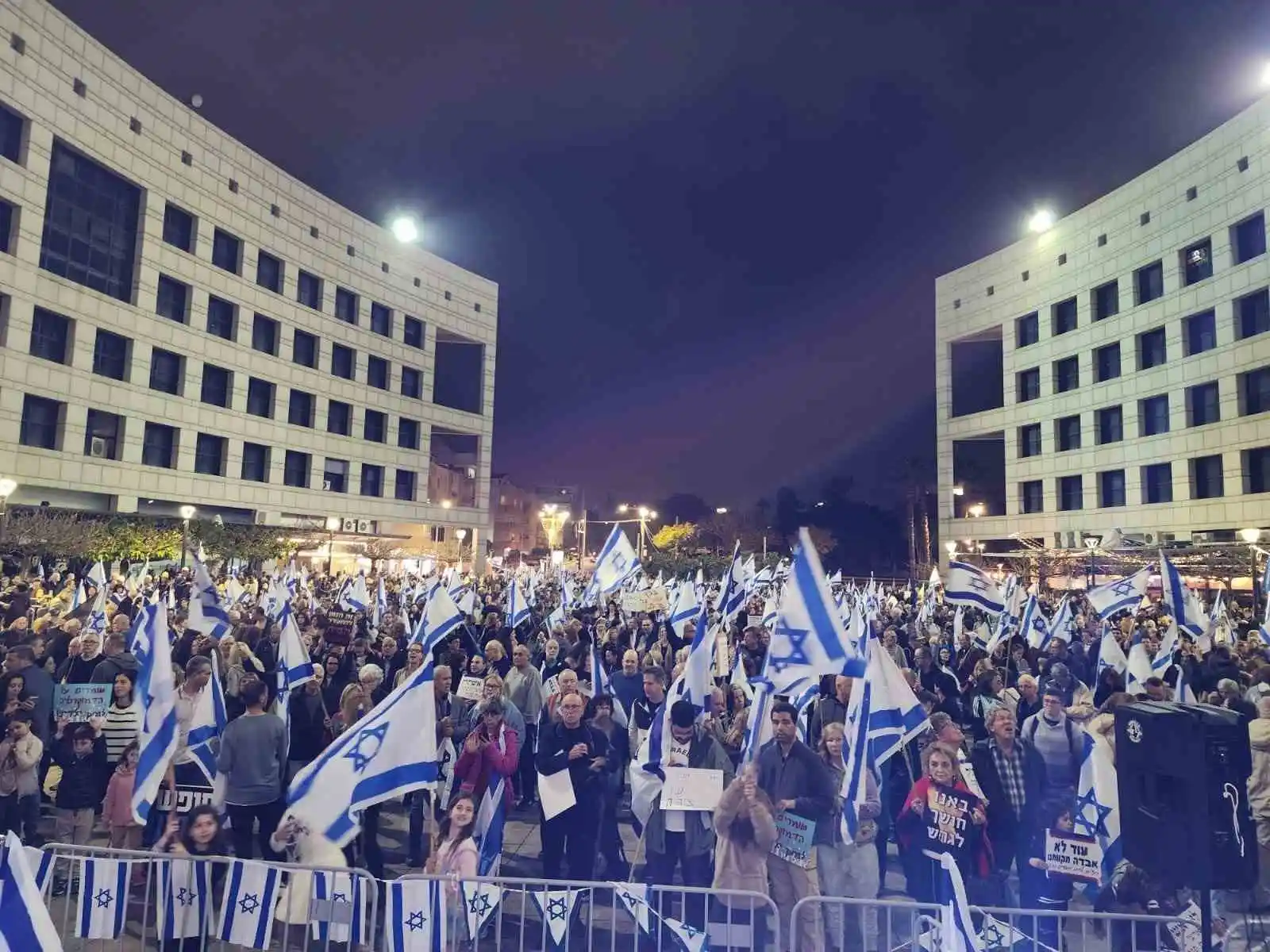 İsrail'de hükümet protestoları sürüyor
