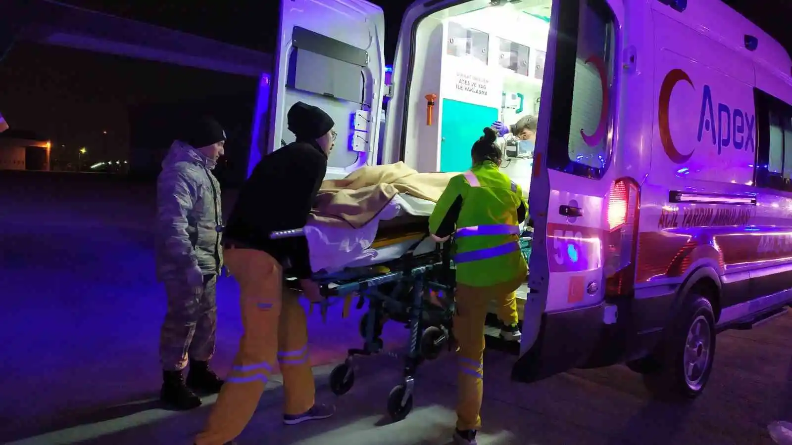 İstanbul’a deprem bölgelerinden 51 yaralı getirildi
