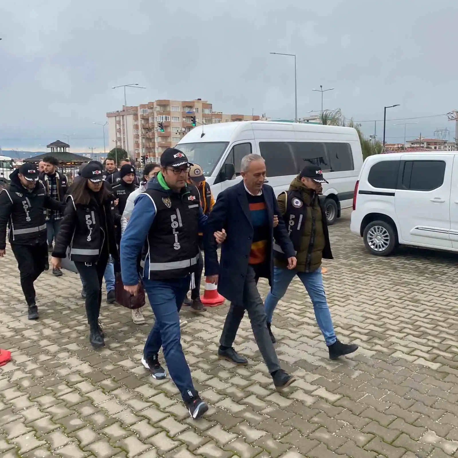 İYİ Partili Gökçeada Belediye Başkanı Çetin adliyeye sevk edildi