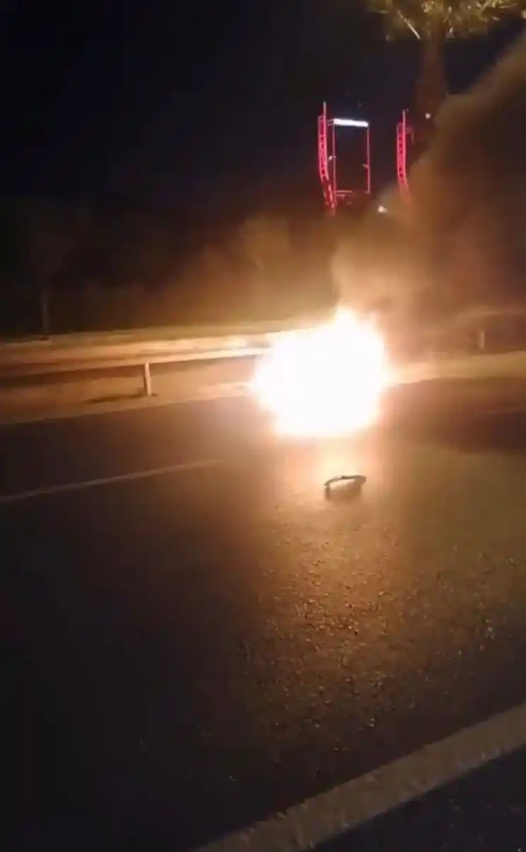İzmir’de hafif ticari araç ile motosiklet çarpıştı: 1 ölü