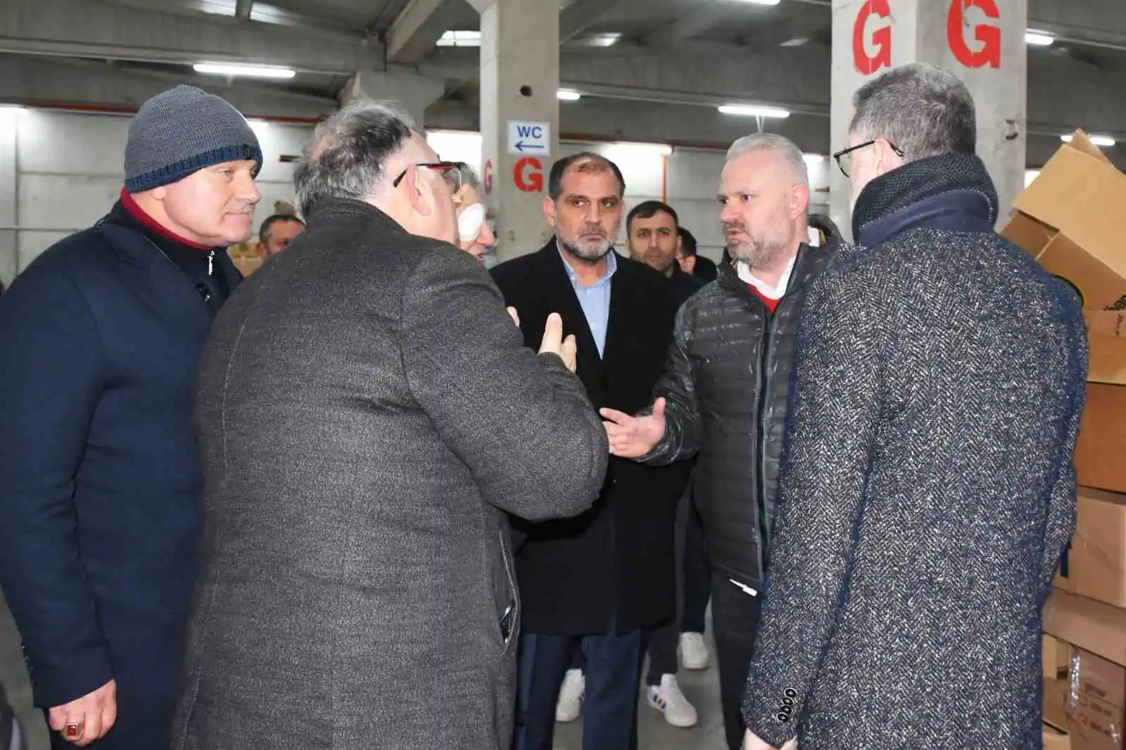 İzmirli belediyeler, depremzedelere yardımlarını sürdürüyor
