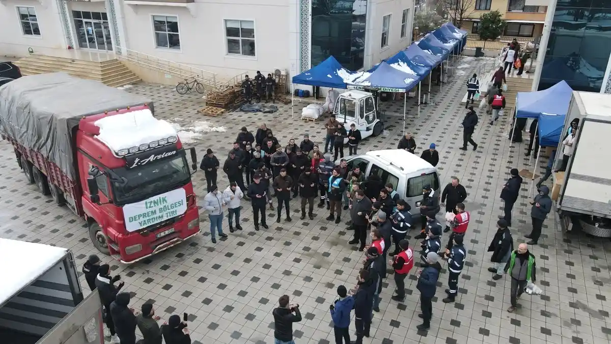 İznik'ten deprem bölgesine 15 tır yardım malzemesi