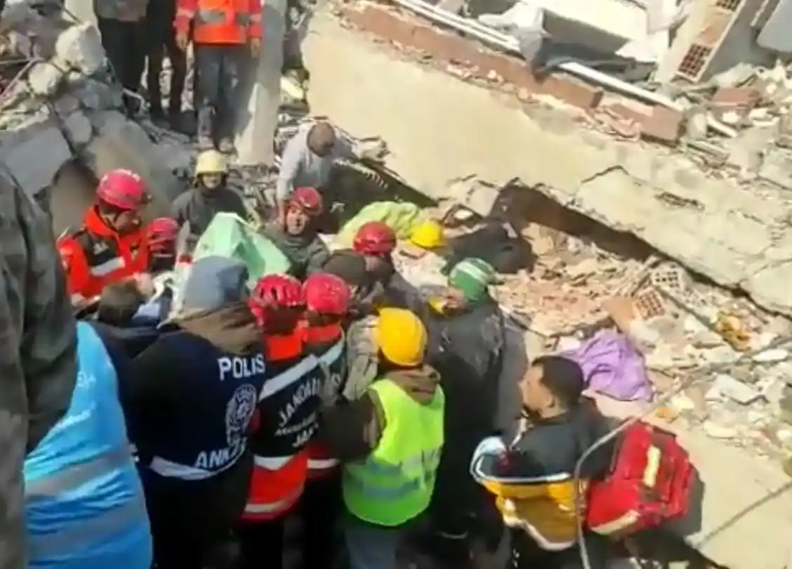 JAK ekiplerince 12 yaşındaki çocuk, 71 saat sonra kurtarıldı