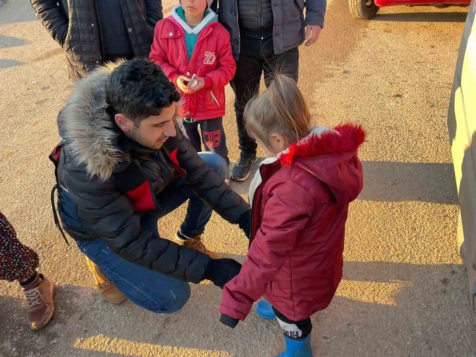 Jandarma 147’nci saatte minik Eylül’ü enkazdan sağ olarak çıkardı