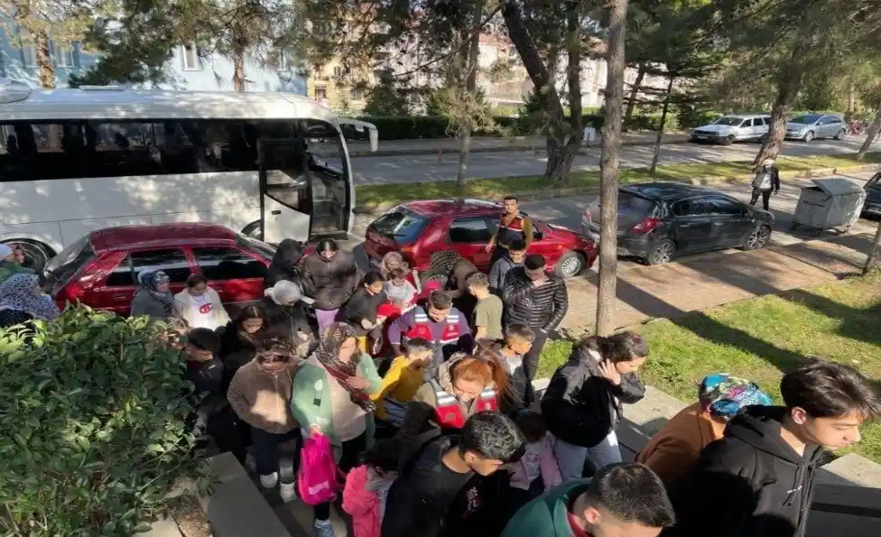 Jandarmadan depremzede çocuklara moral filmi