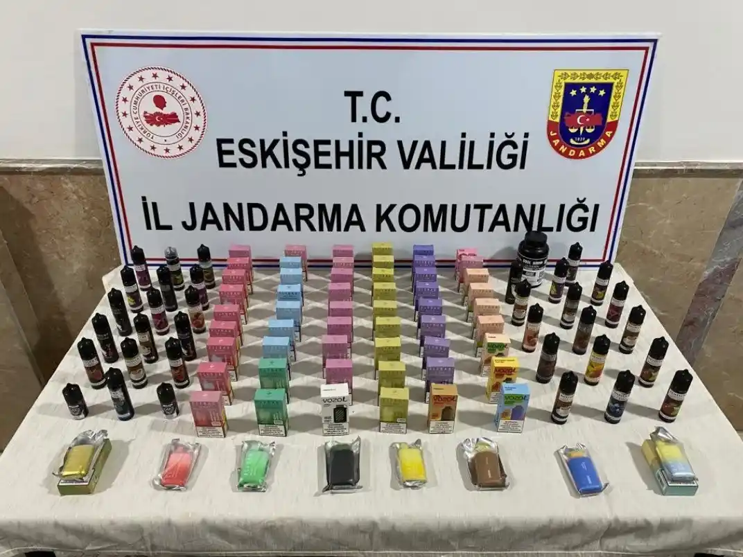 Kaçak elektronik sigara satan şüpheli suçüstü yakalandı
