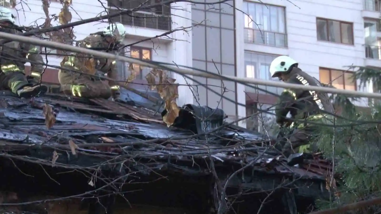 Kadıköy’de atıl durumdaki eski polis merkezinde yangın
