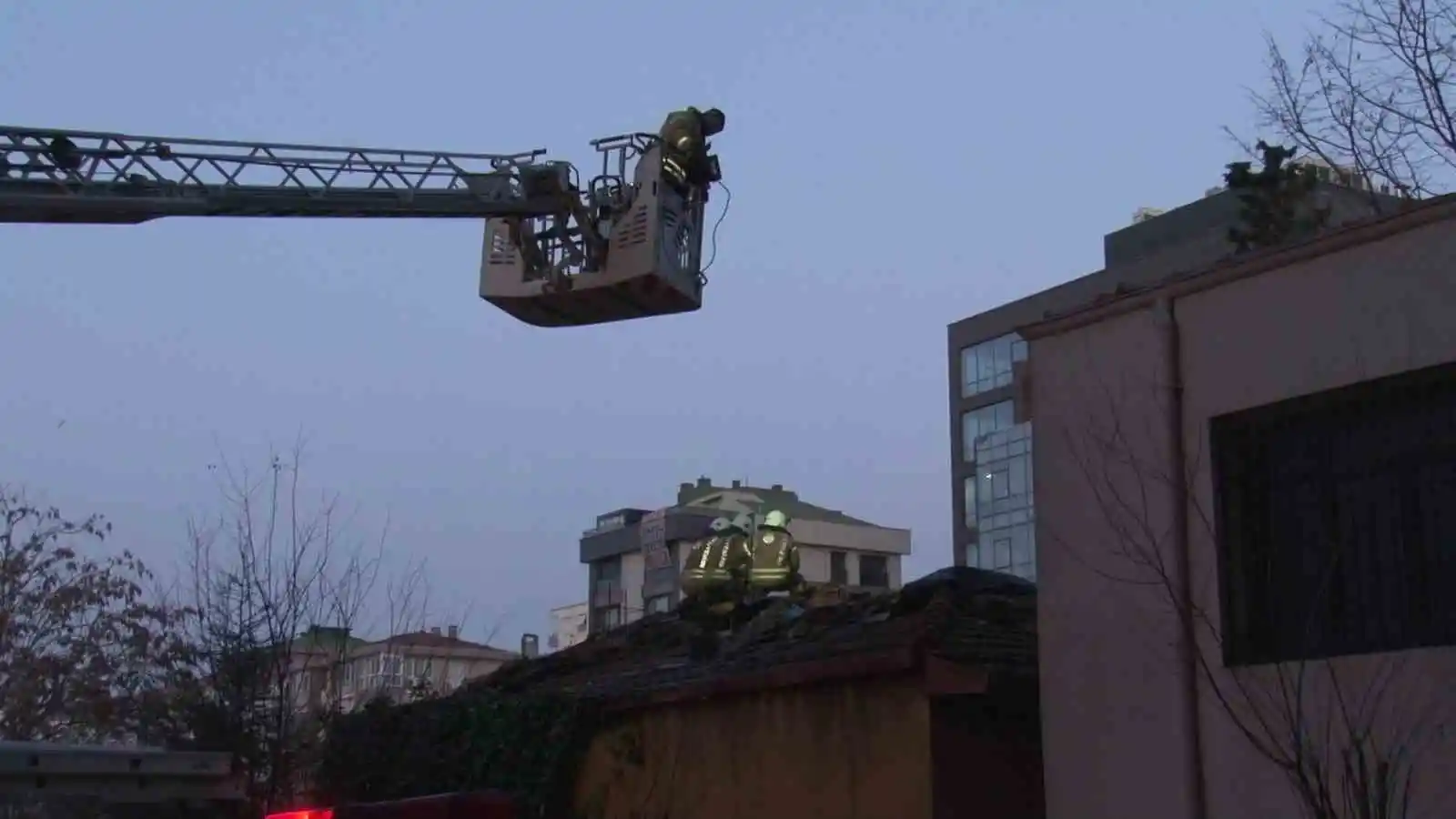 Kadıköy’de atıl durumdaki eski polis merkezinde yangın