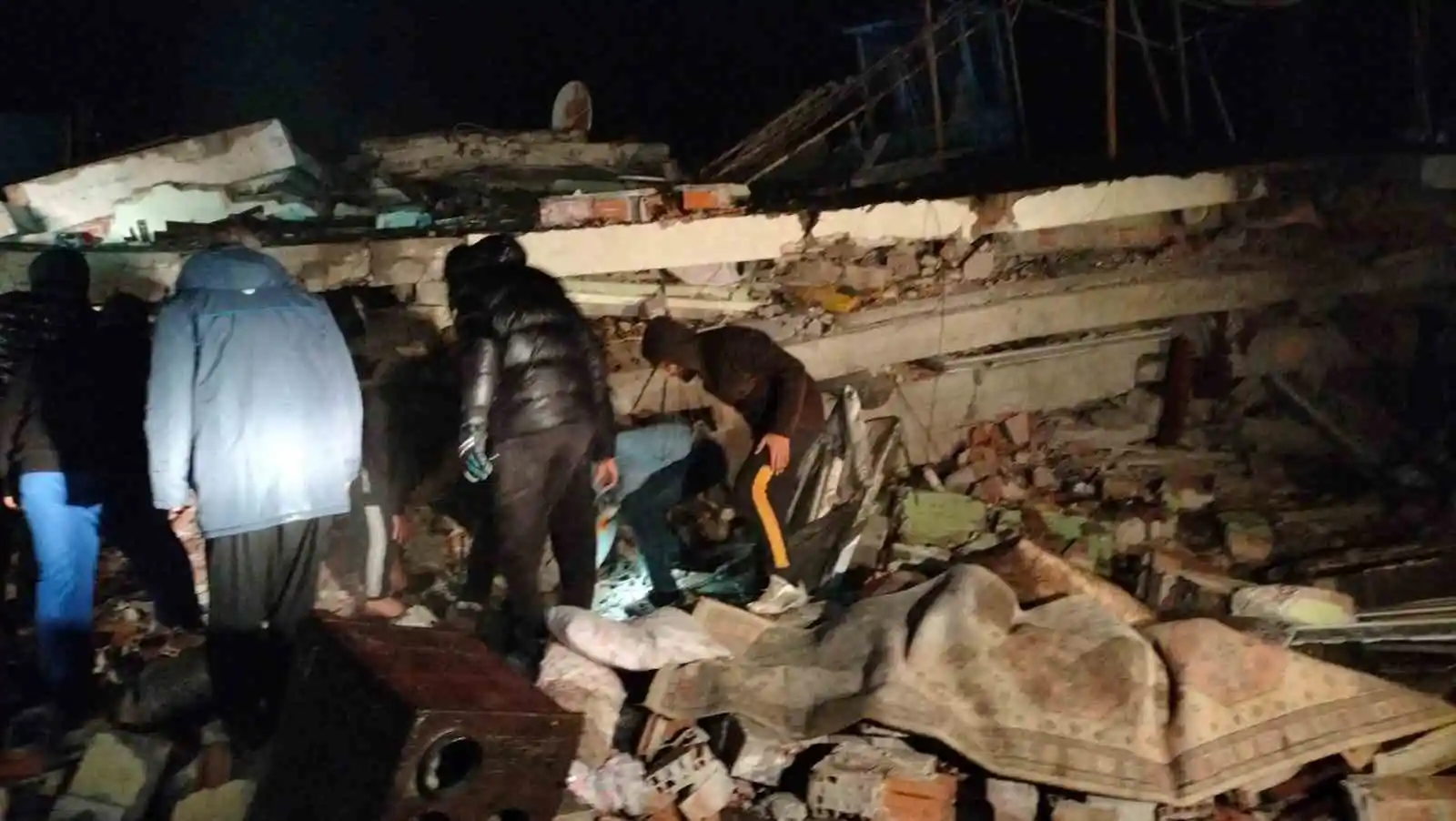 Kahramanmaraş’taki deprem de Osmaniye’de de bina yıkıldı