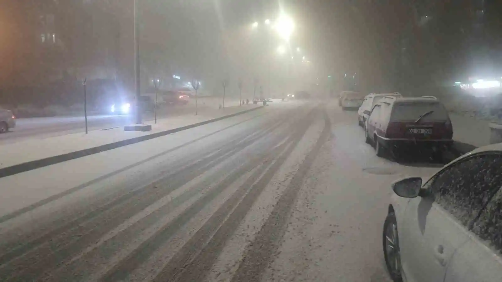 Kar yağışı Adıyaman'da ulaşımı aksattı
