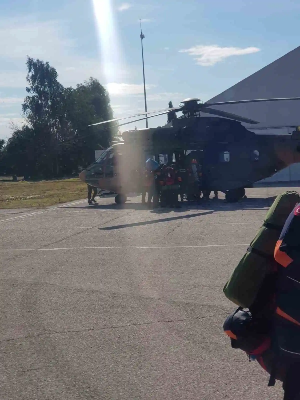 Kara Kuvvetlerine ait helikopterler deprem bölgesinde