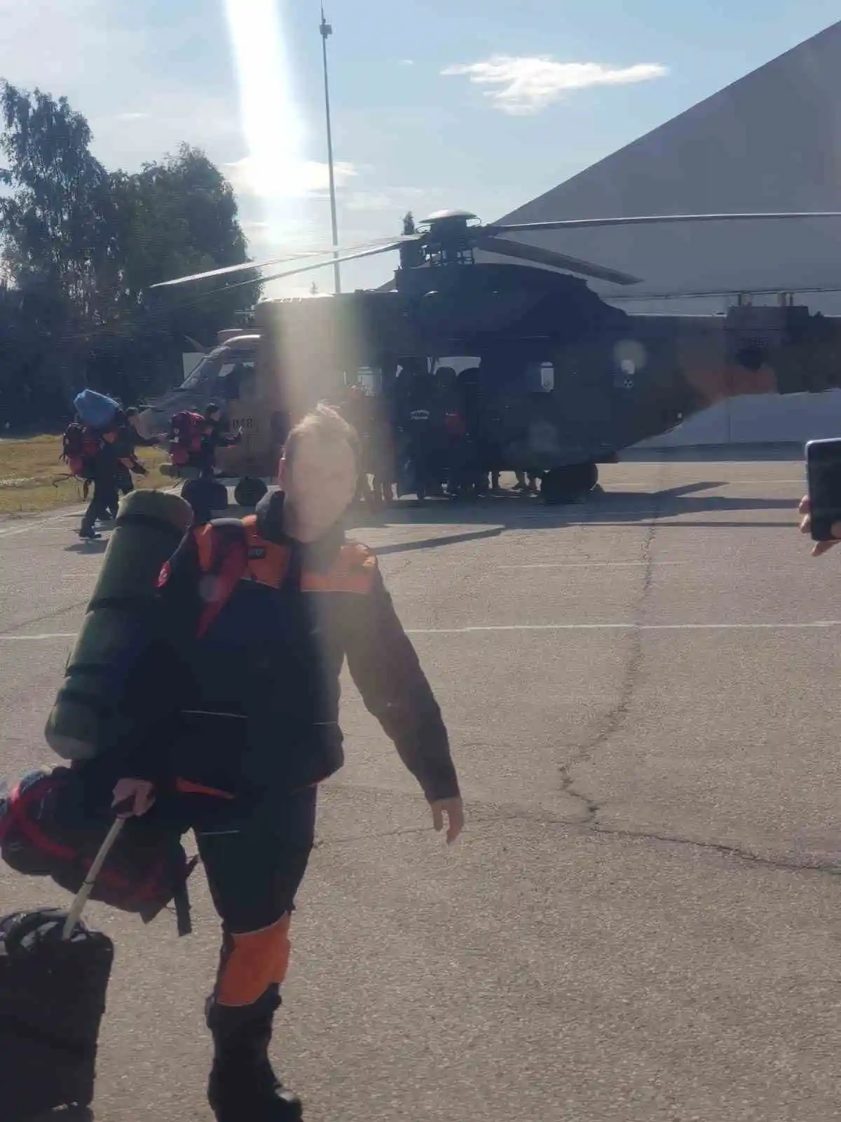 Kara Kuvvetlerine ait helikopterler deprem bölgesinde