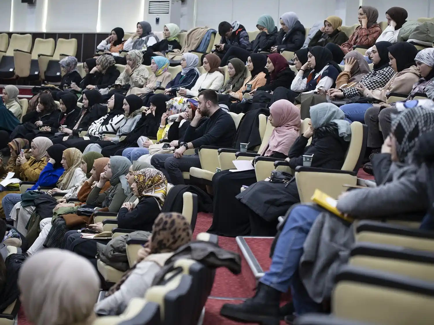 Karatay'da "Afet Sonrası Çocuklara Nasıl Yaklaşmalıyız" eğitim semineri düzenlendi
