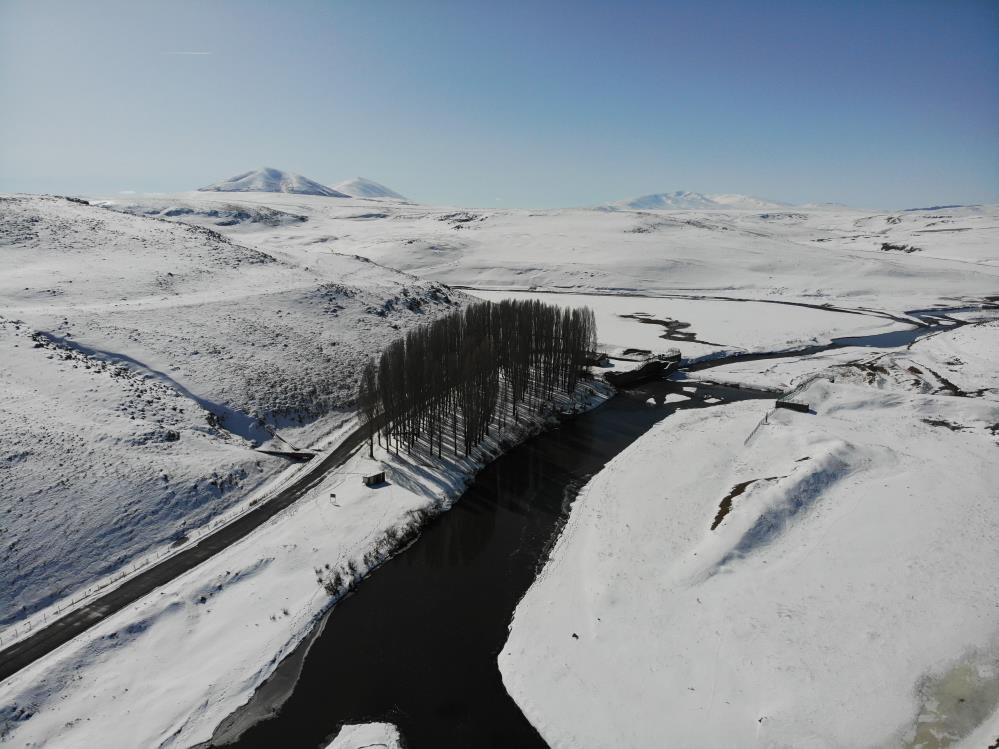 Kars Çayı menderesleri görsel şölen sunuyor