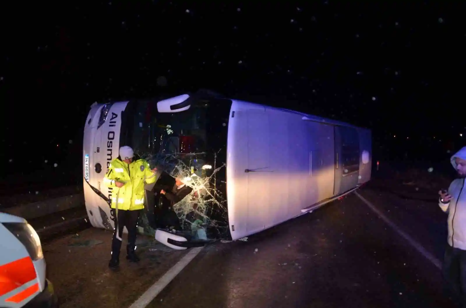Kastamonu'da yolcu otobüsü devrildi: 30 yaralı
