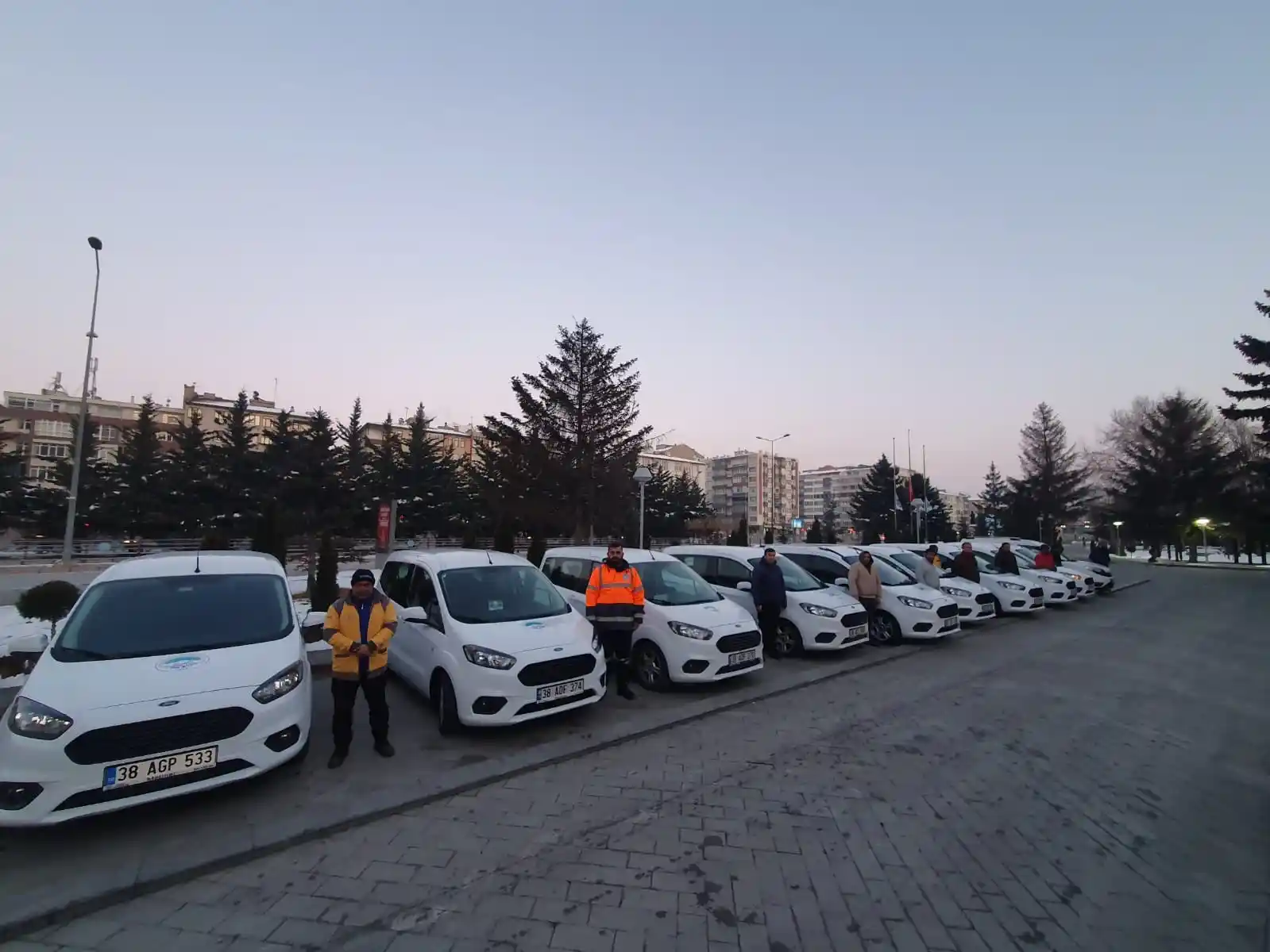 Kayseri Büyükşehir'den deprem bölgesine 10 araç desteği daha
