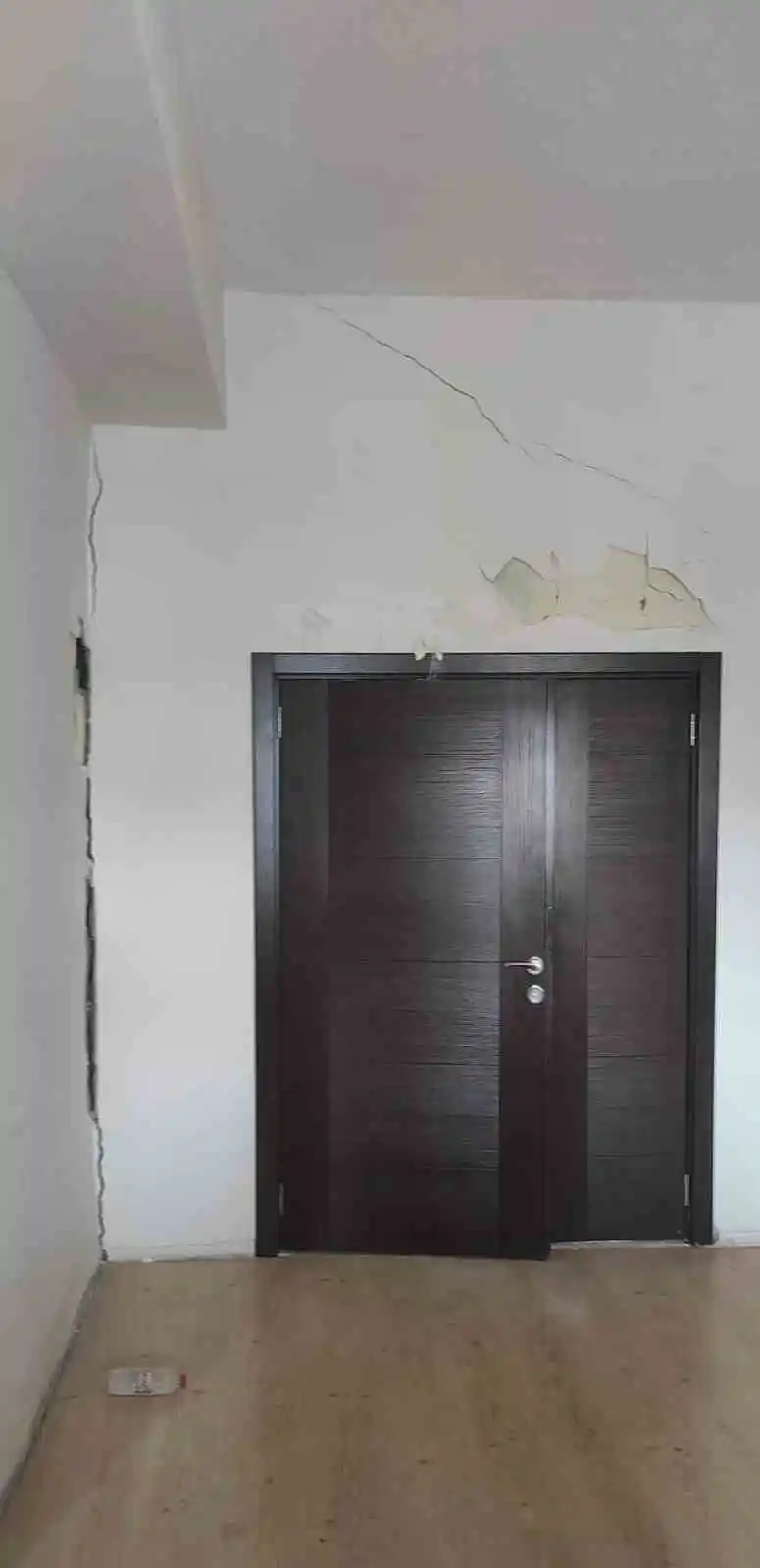 Kayseri’de belediye binası da depremden etkilendi
