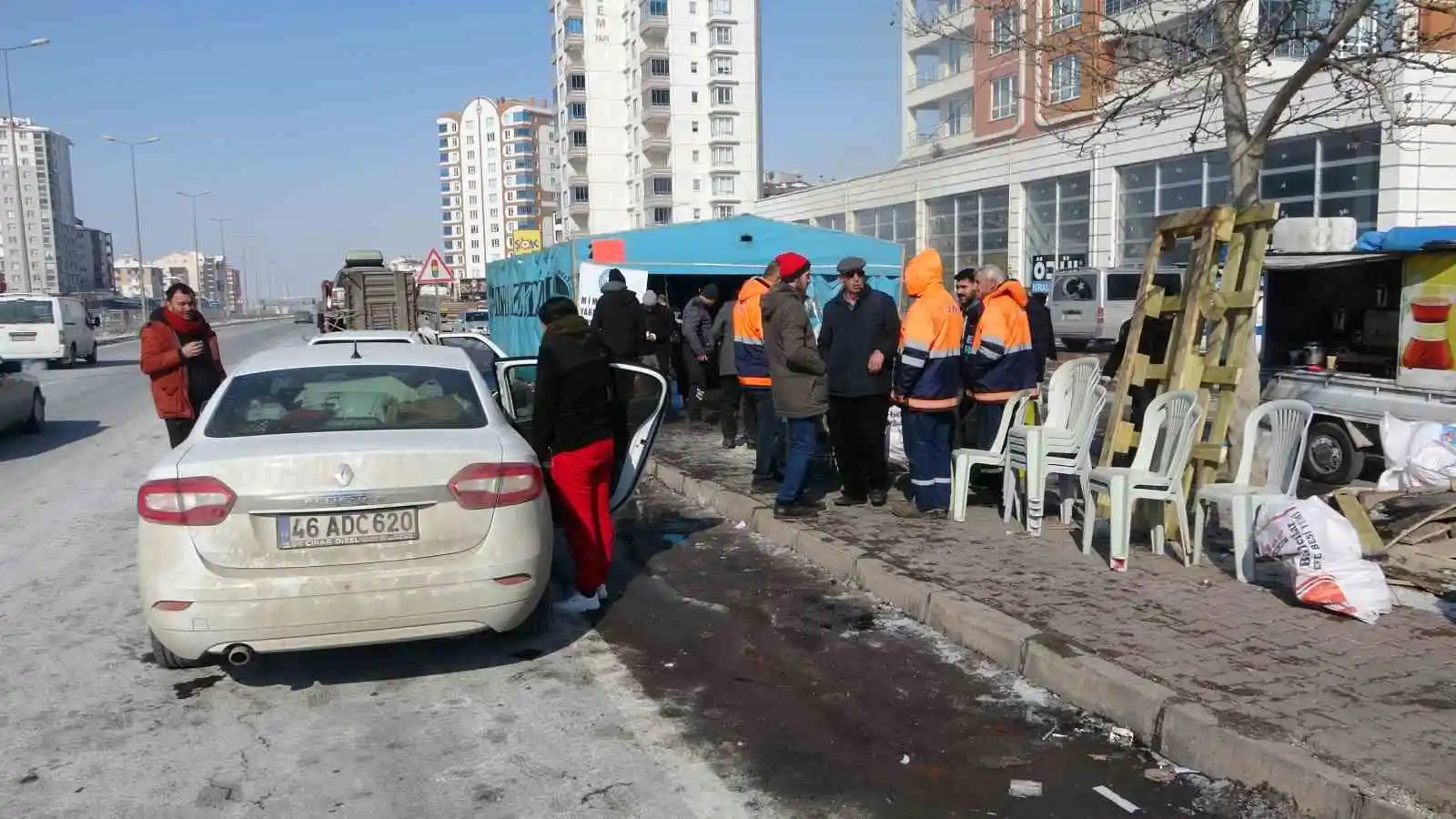Kayseri’de depremzedeler sıcak çay ve çorba ile karşılanıyor