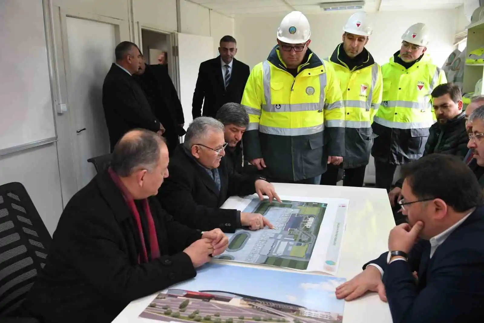 Kayseri protokolü Kayseri Havalimanı Yeni Terminal Binası Çalışmalarını Yerinde İnceledi
