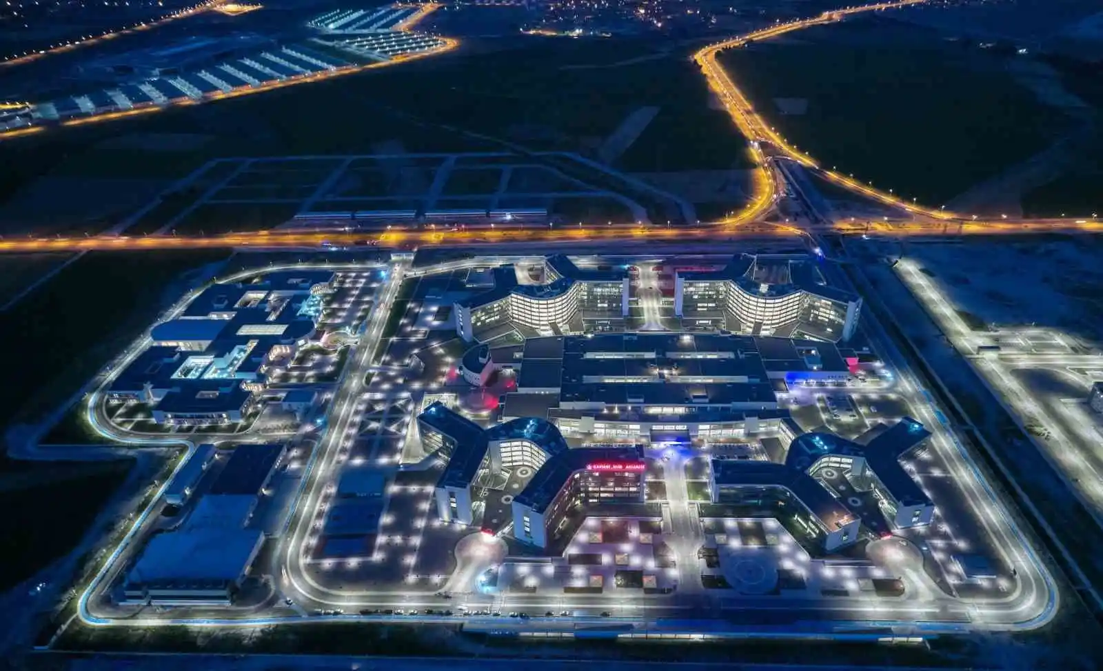 Kayseri Şehir Hastanesi depremzedelerin yaralarını sarıyor