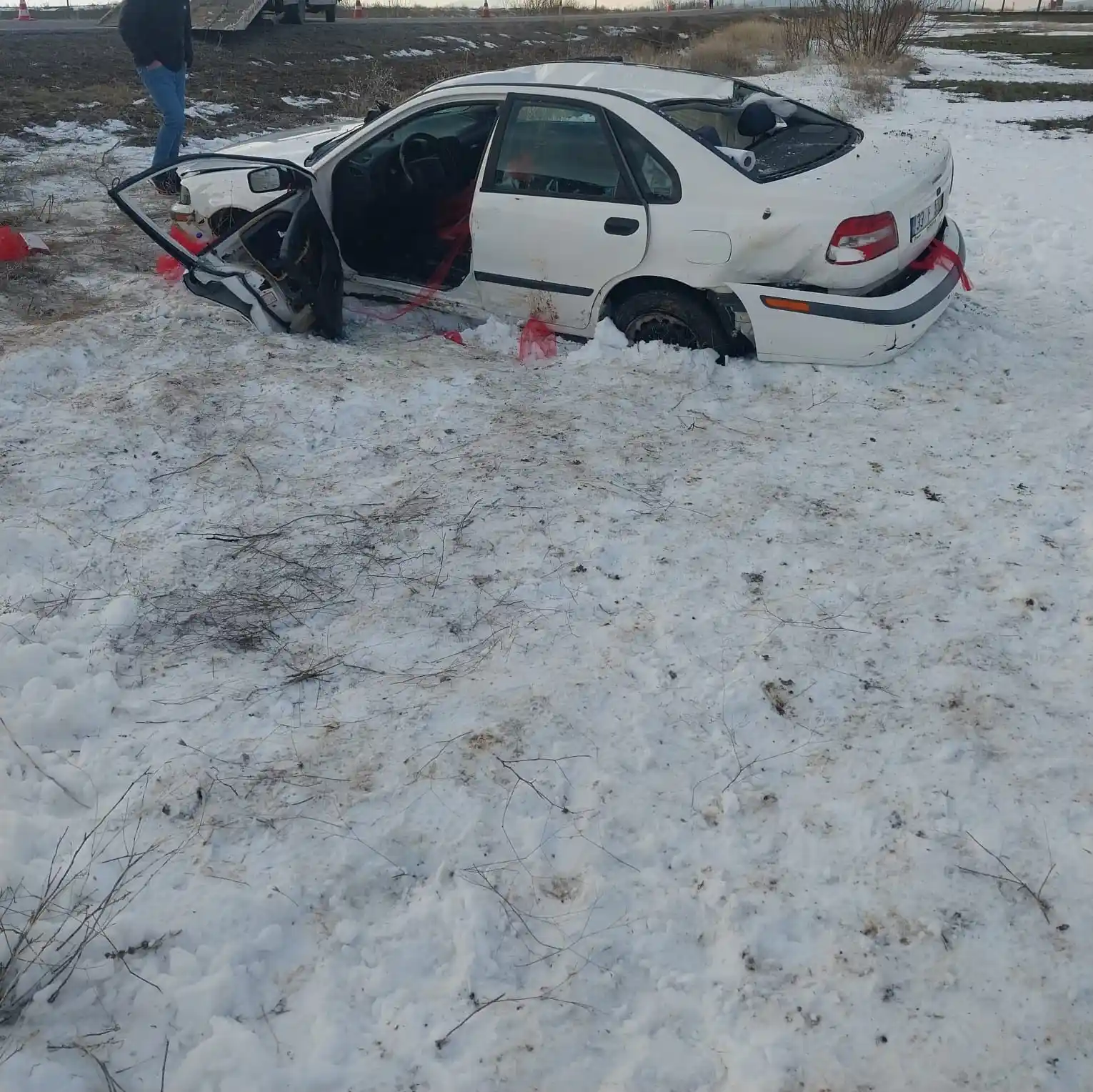 Kaza yapan gelin arabasındaki damat hayatını kaybetti
