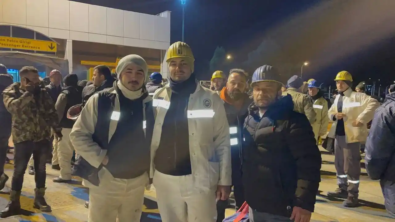 Kazma ve kürekle enkaz altındakilere umut oldular, o kahramanlar konuştu