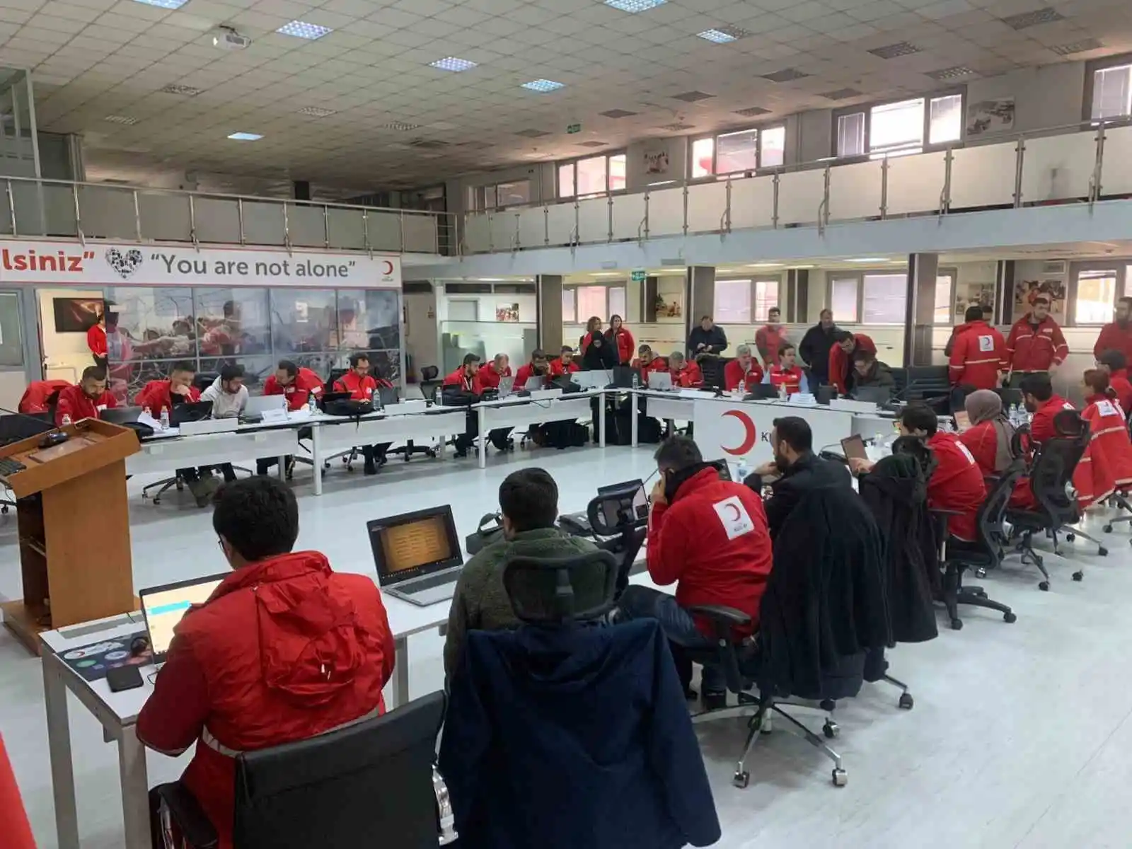 Kızılay depremzedelere destek için ekiplerini seferber etti