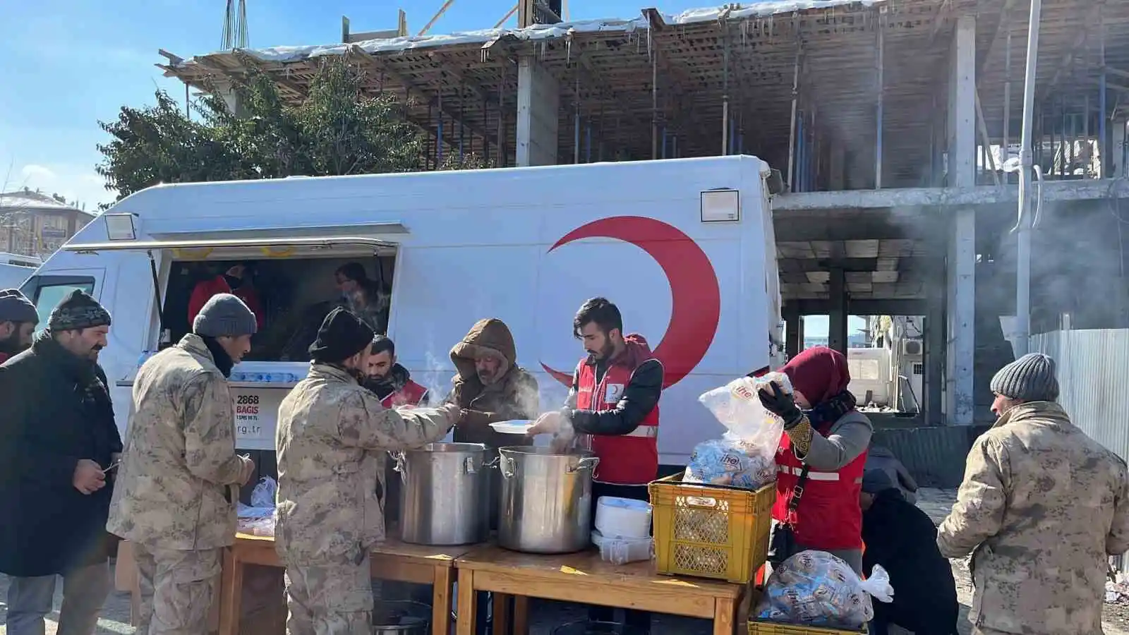 Kızılay'ın AFAD için çadır üretimi sürüyor
