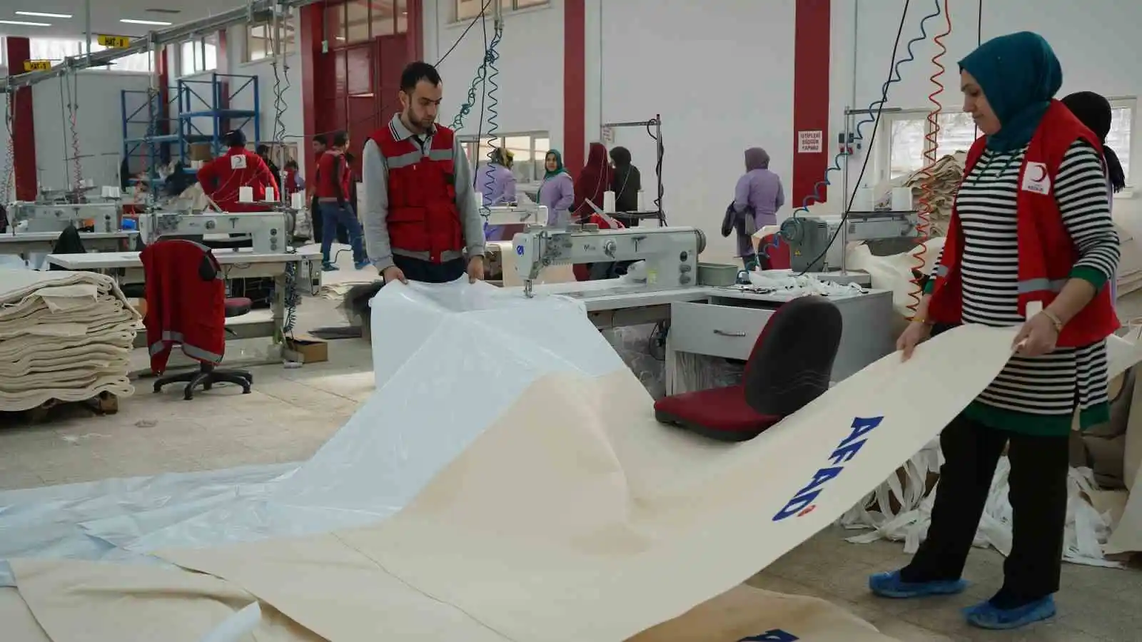 Kızılay’ın AFAD için çadır üretimi sürüyor

