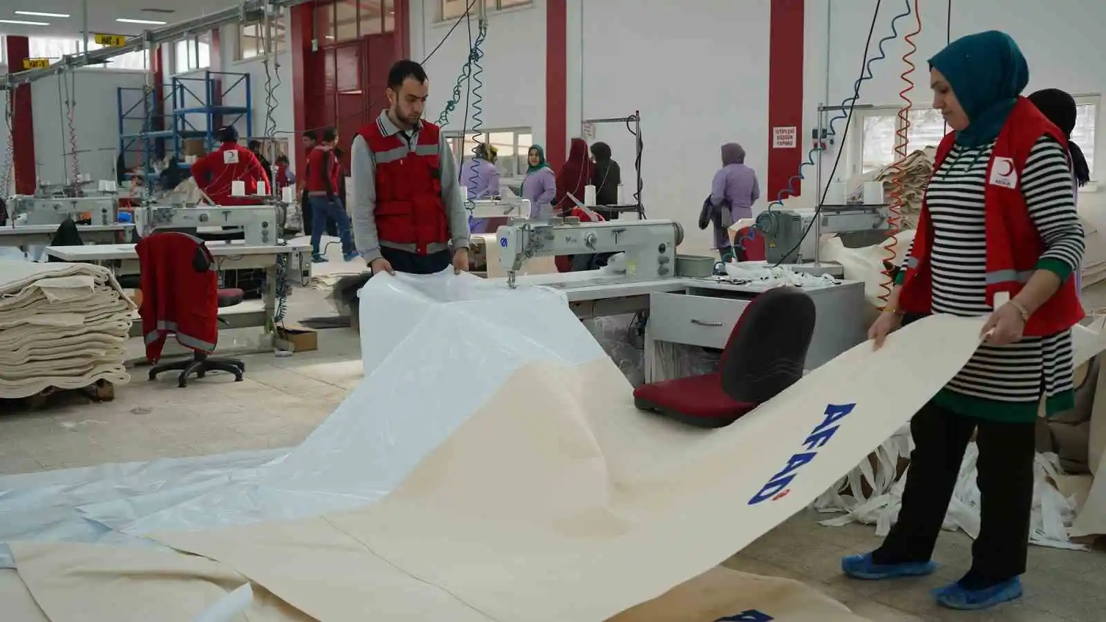 Kızılay’ın AFAD için çadır üretimi sürüyor