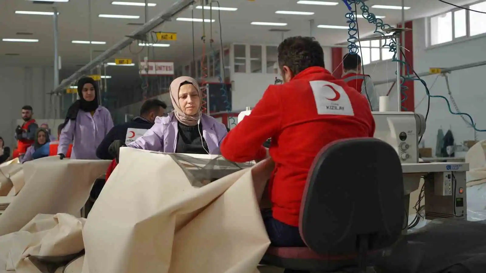 Kızılay’ın AFAD için çadır üretimi sürüyor