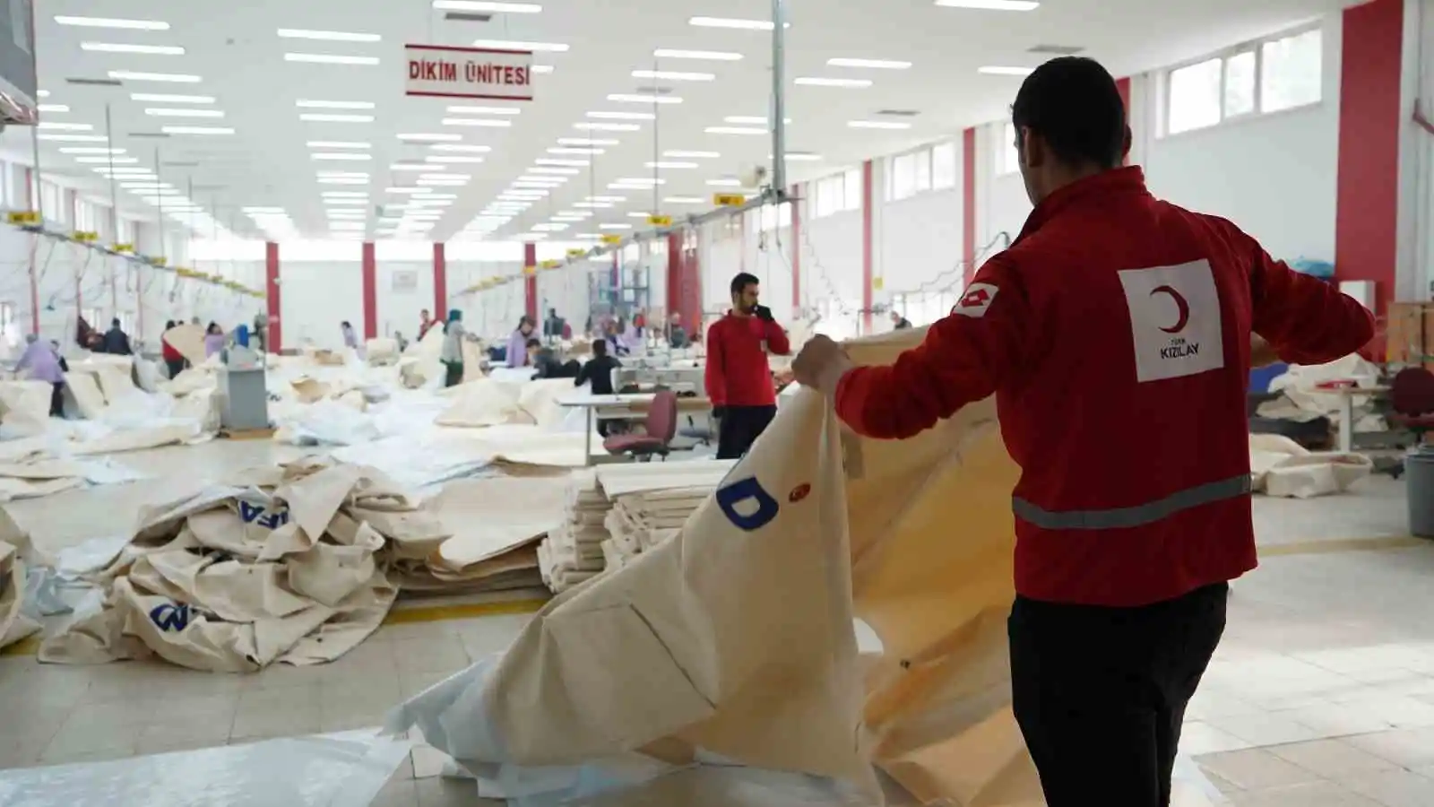 Kızılay’ın AFAD için çadır üretimi sürüyor