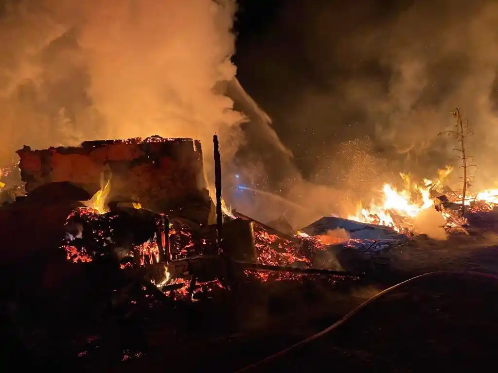 Kızılcahamam’da yangın paniği: Ahşap evler küle döndü
