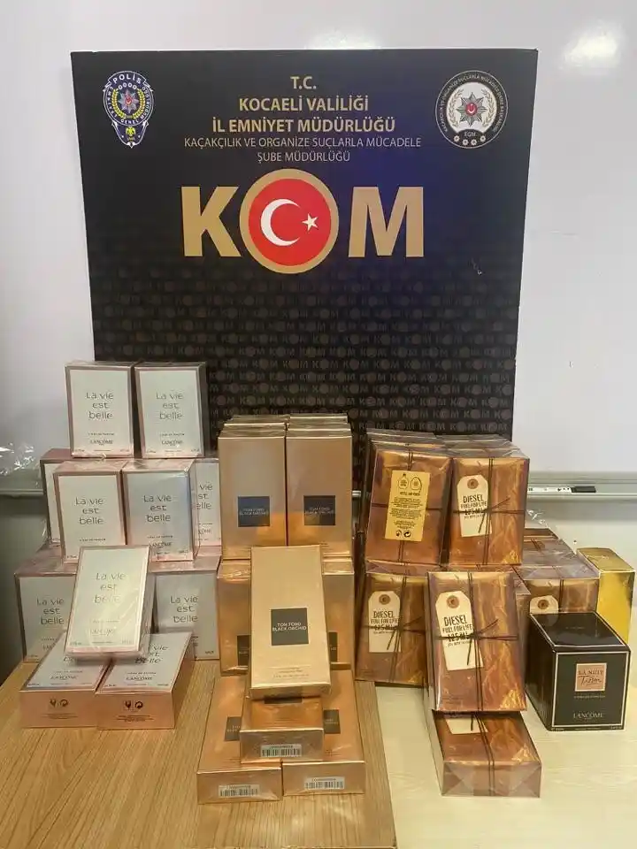 Kocaeli’de 66 gümrük kaçağı parfüm, 360 kilo bandrolsüz nargile tütünü ele geçirildi