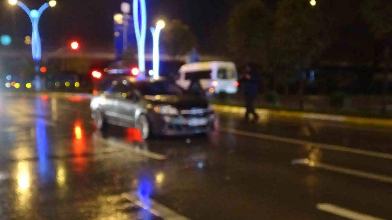 Kocaeli’de filim sahnelerini aratmayacak kovalamaca nefes kesti, 2 polis yaralandı