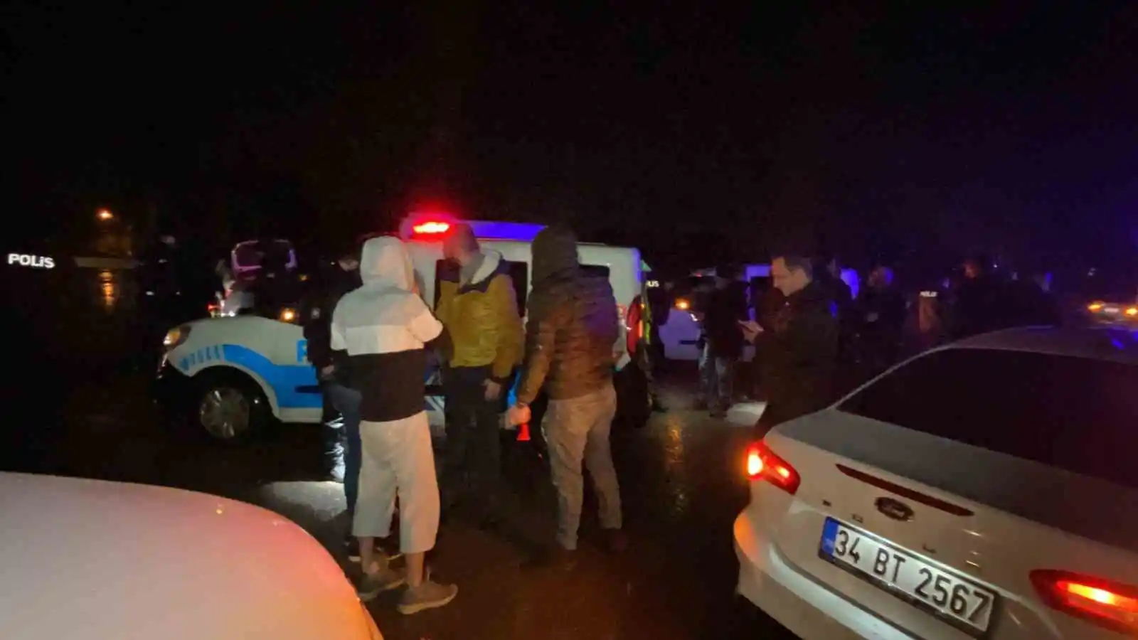 Kocaeli’de filim sahnelerini aratmayacak kovalamaca nefes kesti, 2 polis yaralandı