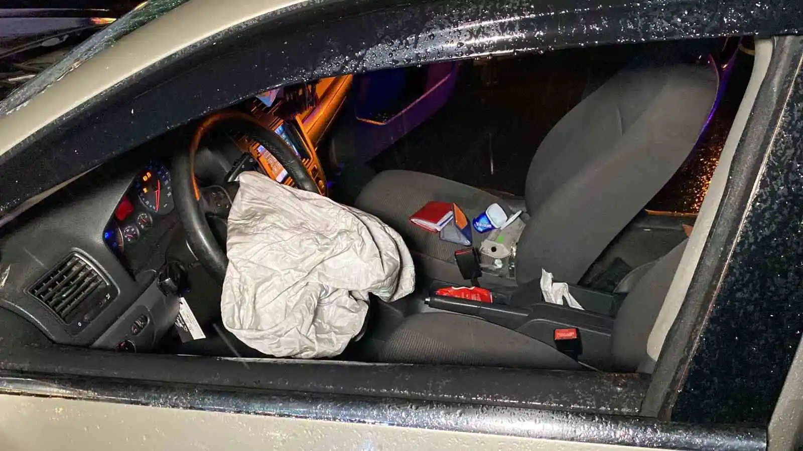 Kocaeli’de filim sahnelerini aratmayacak kovalamaca nefes kesti, 2 polis yaralandı
