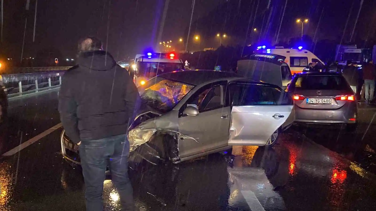 Kocaeli’de filim sahnelerini aratmayacak kovalamaca nefes kesti, 2 polis yaralandı