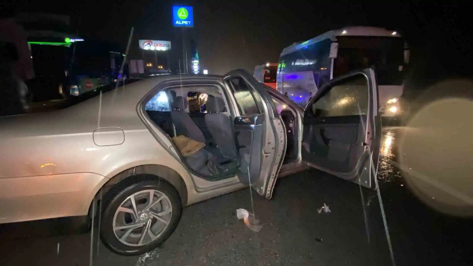 Kocaeli’de filim sahnelerini aratmayacak kovalamaca nefes kesti, 2 polis yaralandı