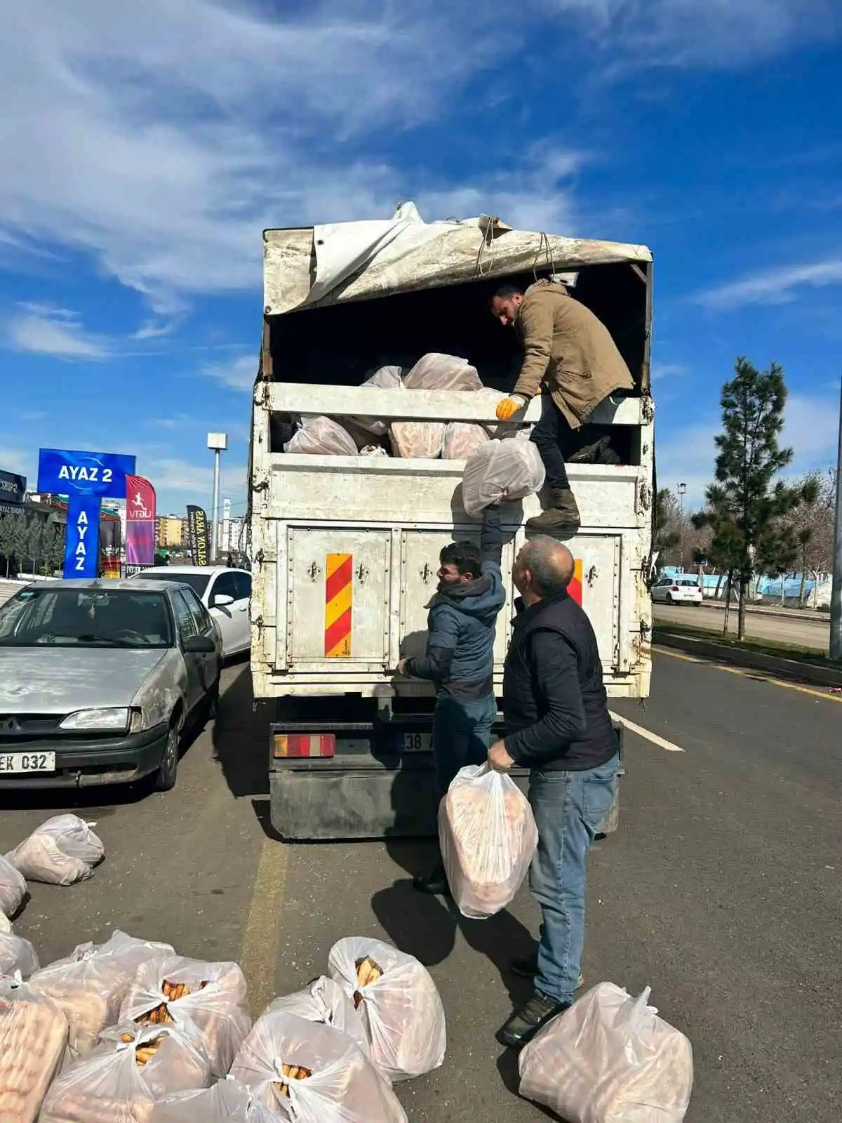 Kocaköylüler depremzedeler için seferber oldu