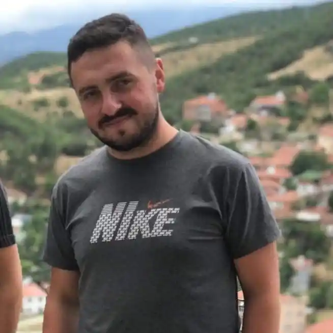Kontrolden çıkan otobüs şarampole devrildi: Muavin öldü, 13 yolcu yaralandı