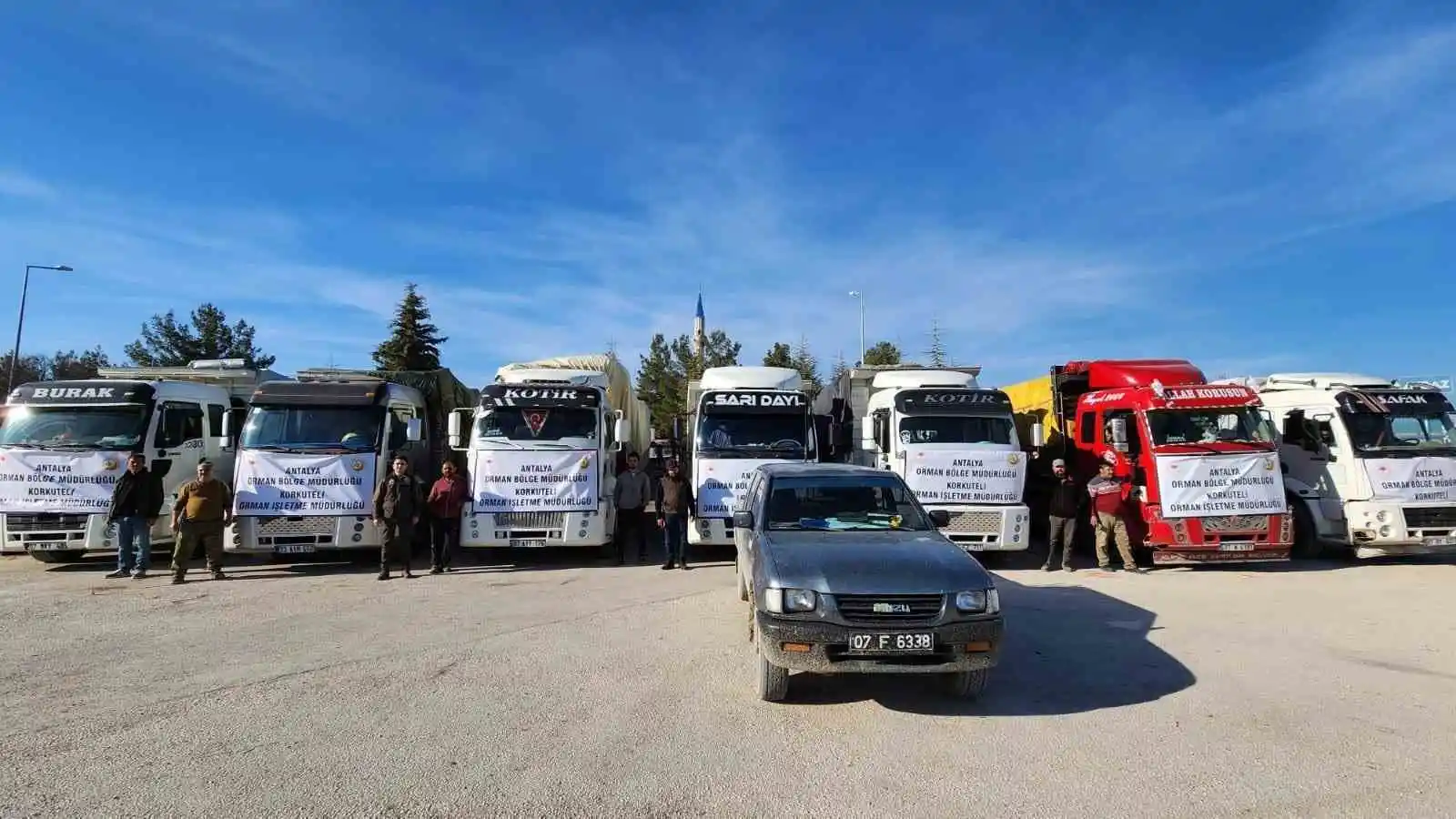 Korkuteli’den deprem bölgesine 11 kamyon odun yardımı
