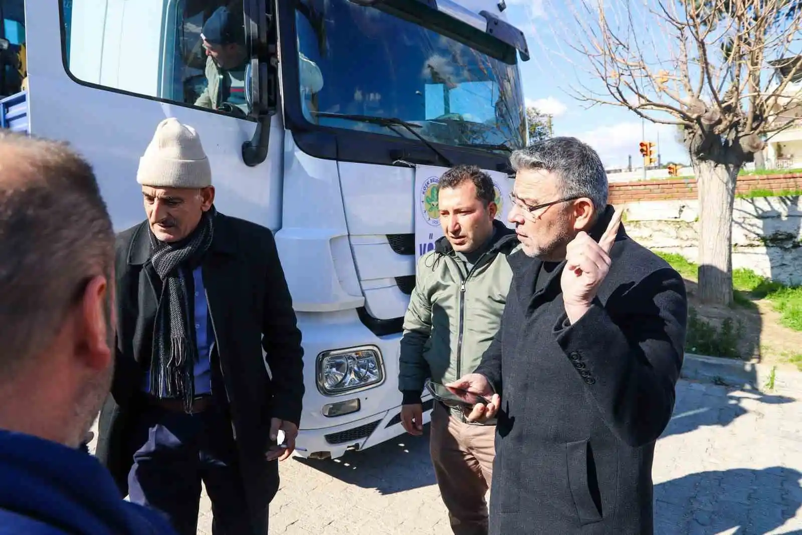 Köşk Belediyesi, 2 iş makinesini deprem bölgesine gönderdi
