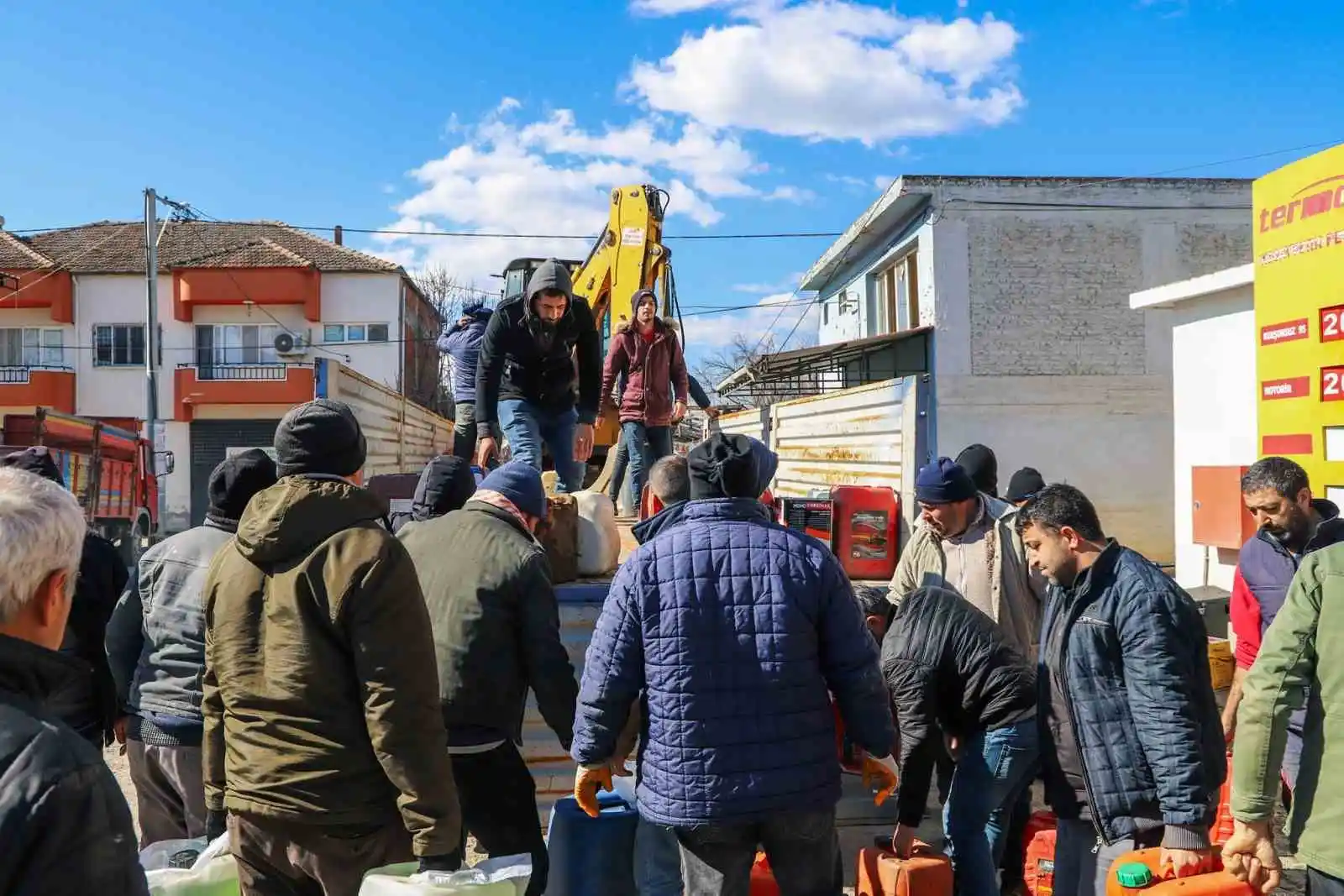 Köşk Belediyesi, 2 iş makinesini deprem bölgesine gönderdi
