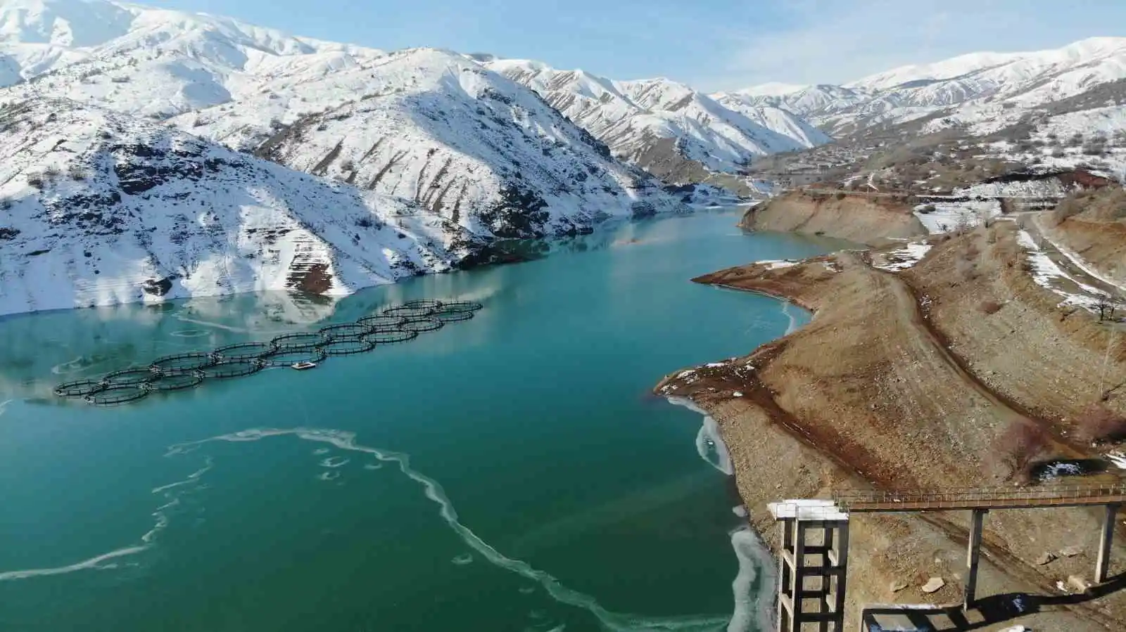 Kuraklık ve yağış azlığının etkisiyle Erzincan Barajı'nın su seviyesi yüzde 26,78'e düştü
