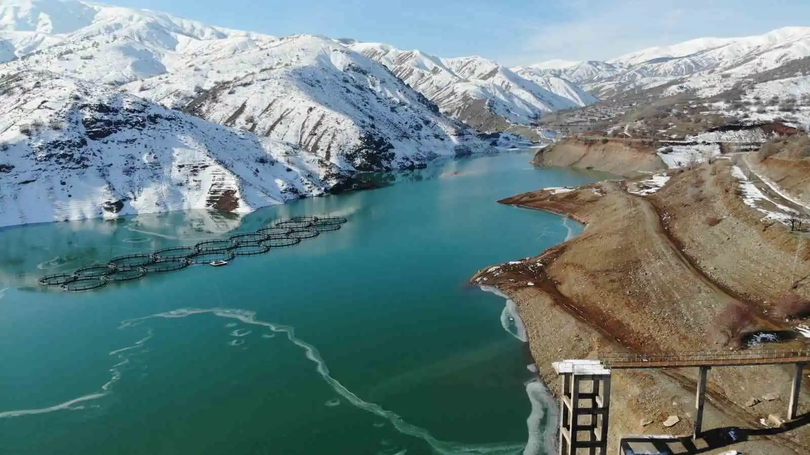 Kuraklık ve yağış azlığının etkisiyle Erzincan Barajı'nın su seviyesi yüzde 26,78'e düştü